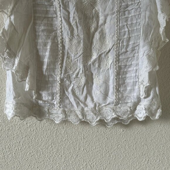 Xhilaration Women’s Floral Embroidered Top Sz Small White Flutter Sleeve Boho - Picture 2 of 8